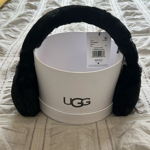 Brand new in box Uggs earmuffs - Picture 1 of 5